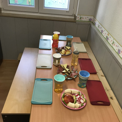 Kinder kommt frühstücken! Kinder kommt frühstücken!